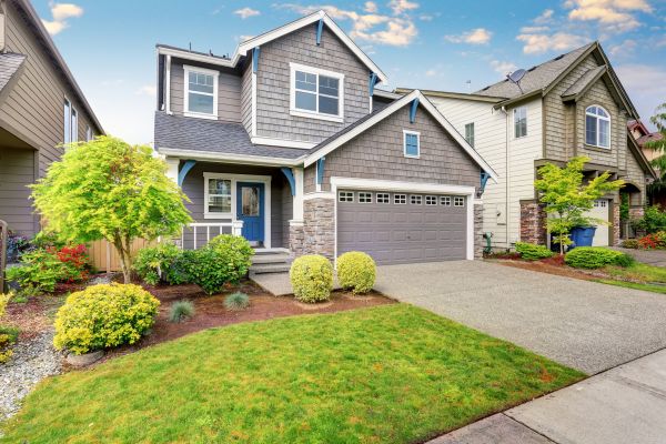 Curb Appeal Landscaping in Saint Petersburg
